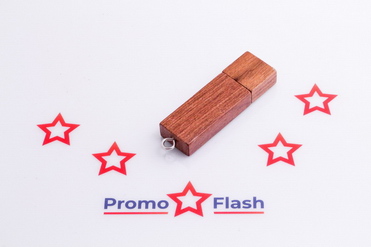 Drewniany pendrive z grawerem, ciemny